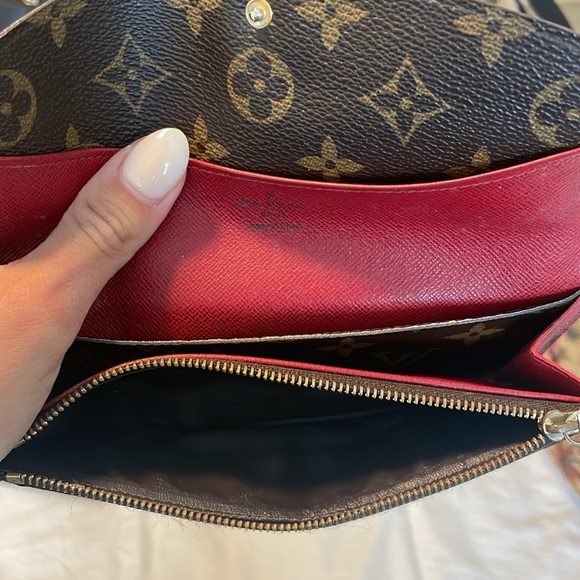 Louis Vuitton Emilie wallet in Fuchsia - Picture 6 of 12